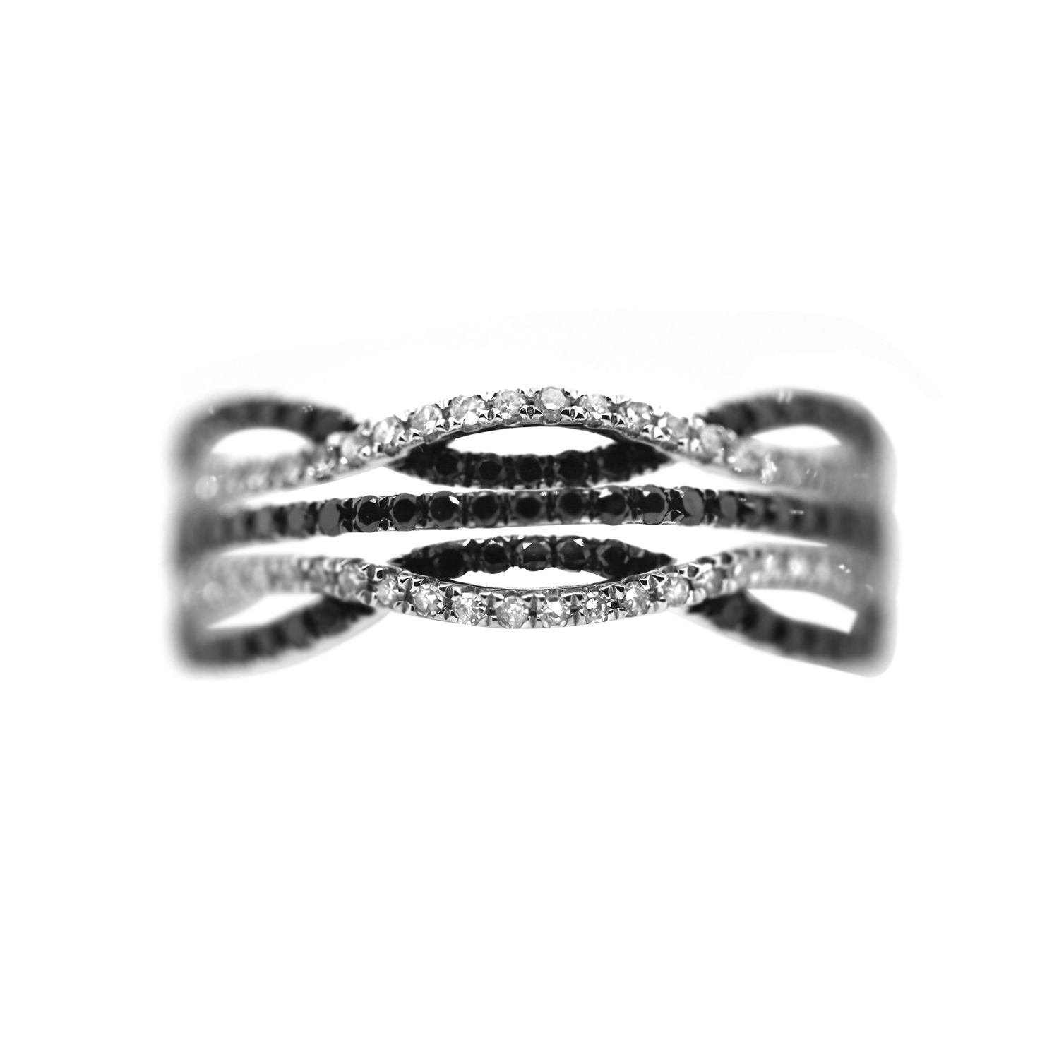 18k White Gold Black and White Diamond Ring