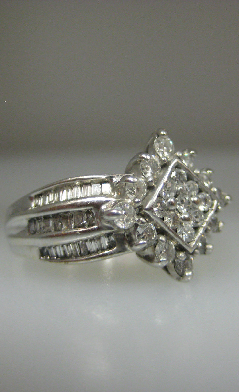 14K WHITE GOLD BAGUETTE / ROUND DIAMONDS LADIES RING SIZE 6.75