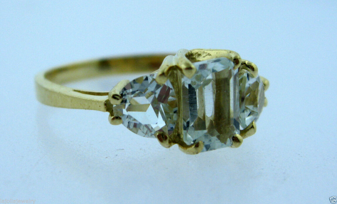 14K YELLOW GOLD CLEAR STONE LADIES RING SIZE 8