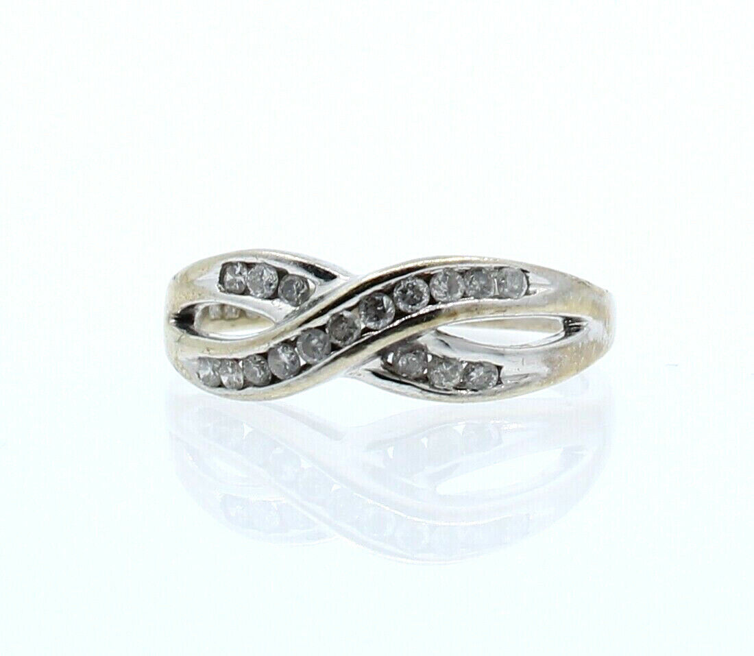 10K WHITE GOLD DIAMONDS LADIES RING SIZE 4.75