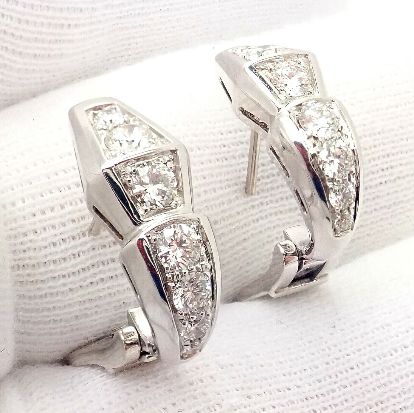Authentic! Bulgari Bvlgari Serpenti 18k White Gold Diamond Huggie Earrings