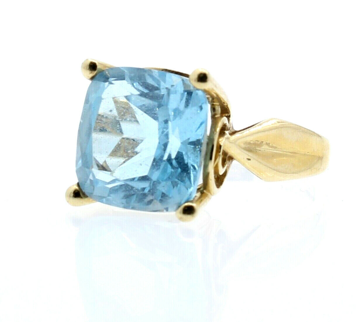 14K YELLOW GOLD LIGHT BLUE TOPAZ LADIES RING SIZE 7