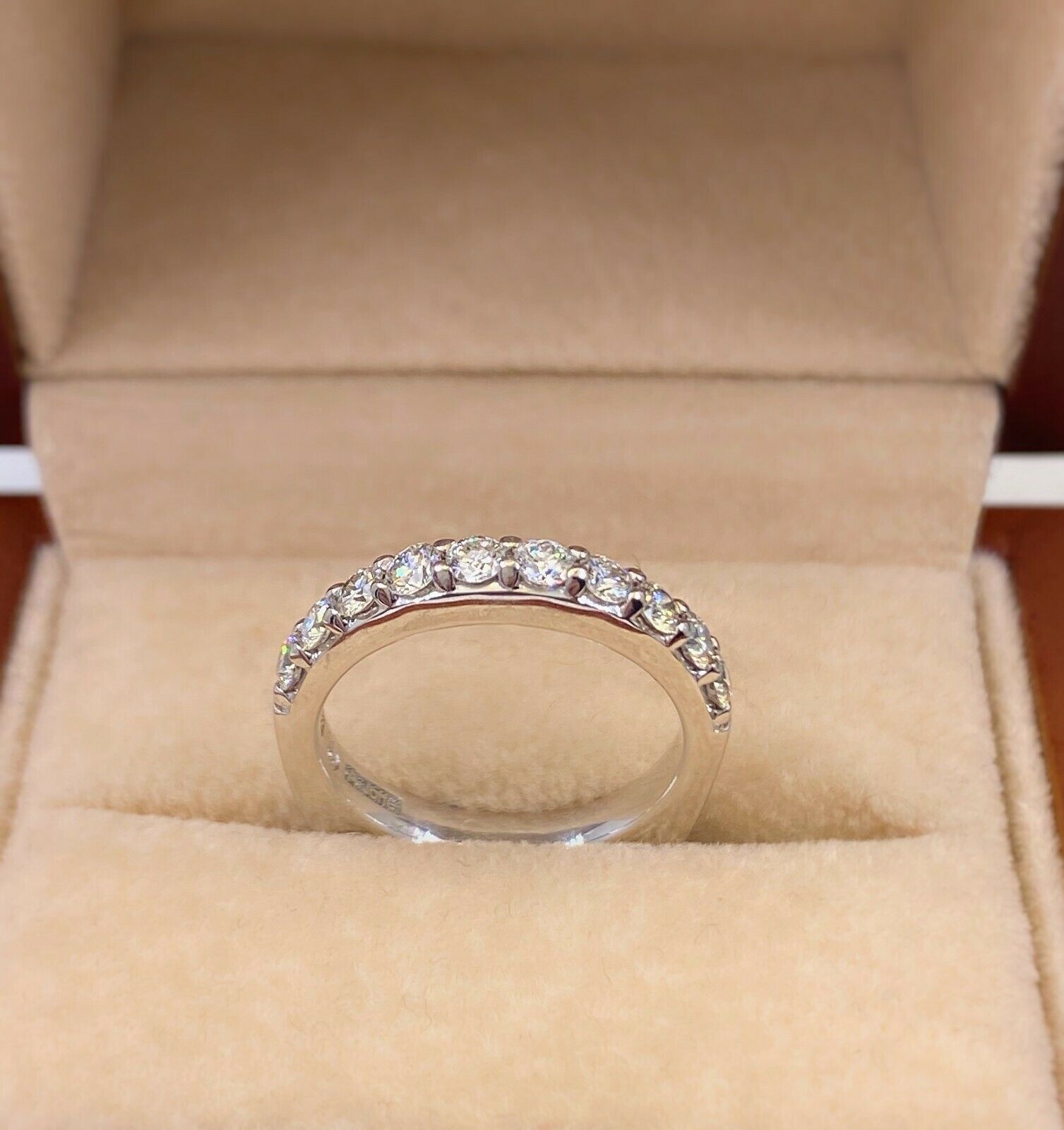 A. JAFFE Round 10 Diamond Signature Wedding Band Ring 18kt White Gold