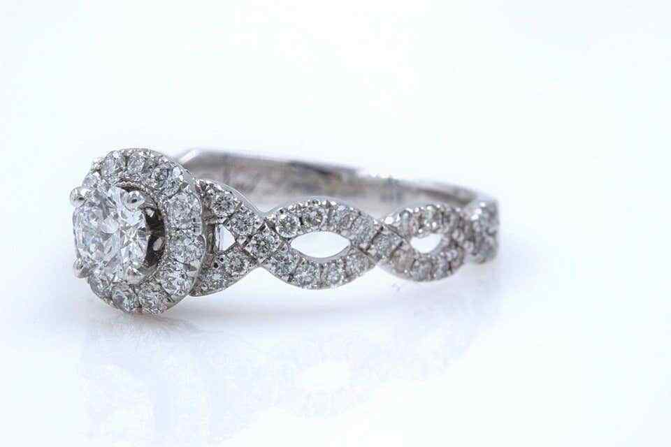 Neil Lane Round Diamond Halo 1.00 tcw Twist Band Engagement Ring 14kt White Gold