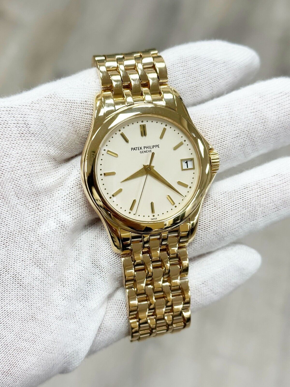 Patek Philippe Calatrava Yellow Gold | Patek Philippe | Buy  display picture 1
