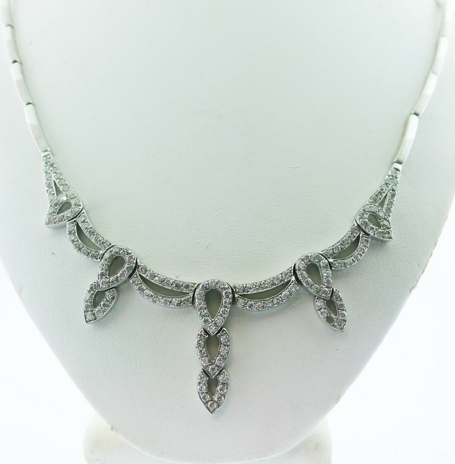 14k White Gold Clear Stones Necklace