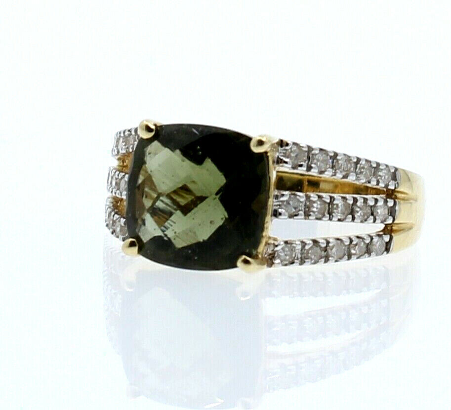 14K YELLOW GOLD GREEN STONE DIAMOND LADIES RING SIZE 7