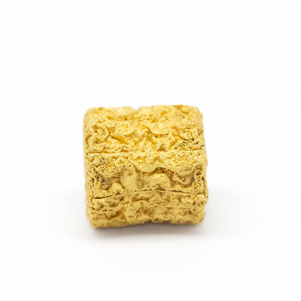 True Sponge pendant in 24K gold