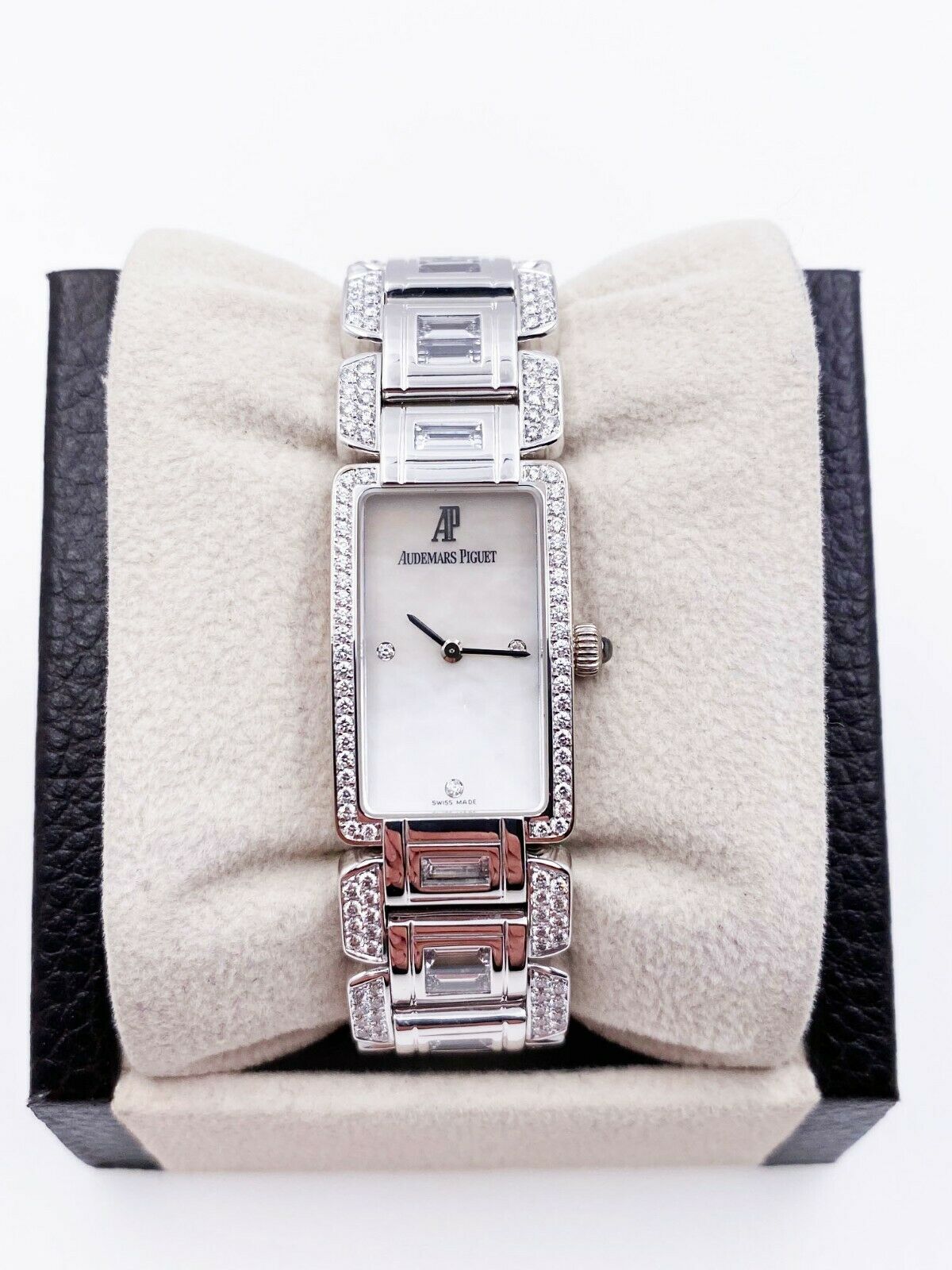 Audemars Piguet Classique 67525BC.ZZ.9163BC.01 18K White Gold with Diamonds