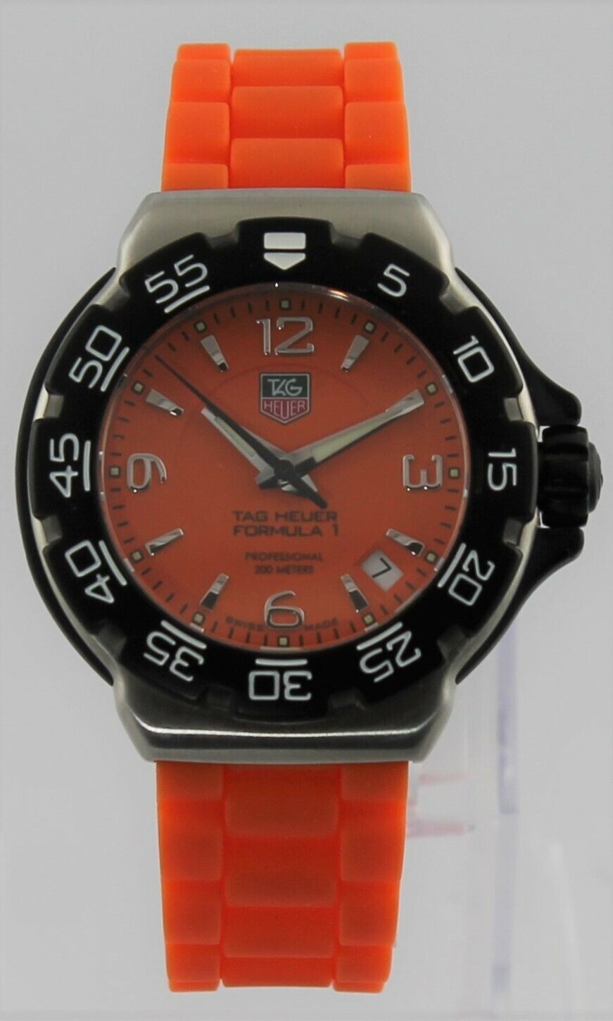 TAG HEUER FORMULA 1 SWISS QUARTZ MENS MIDSIZE ORANGE RUBBER WATCH