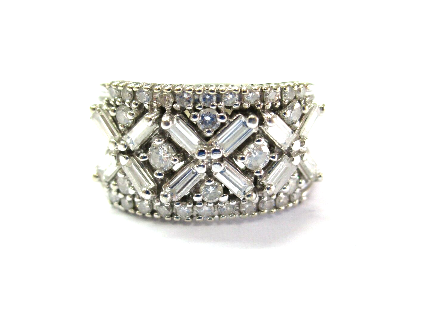 Round  Baguette Diamond Ring 14Kt White Gold 1.00Ct