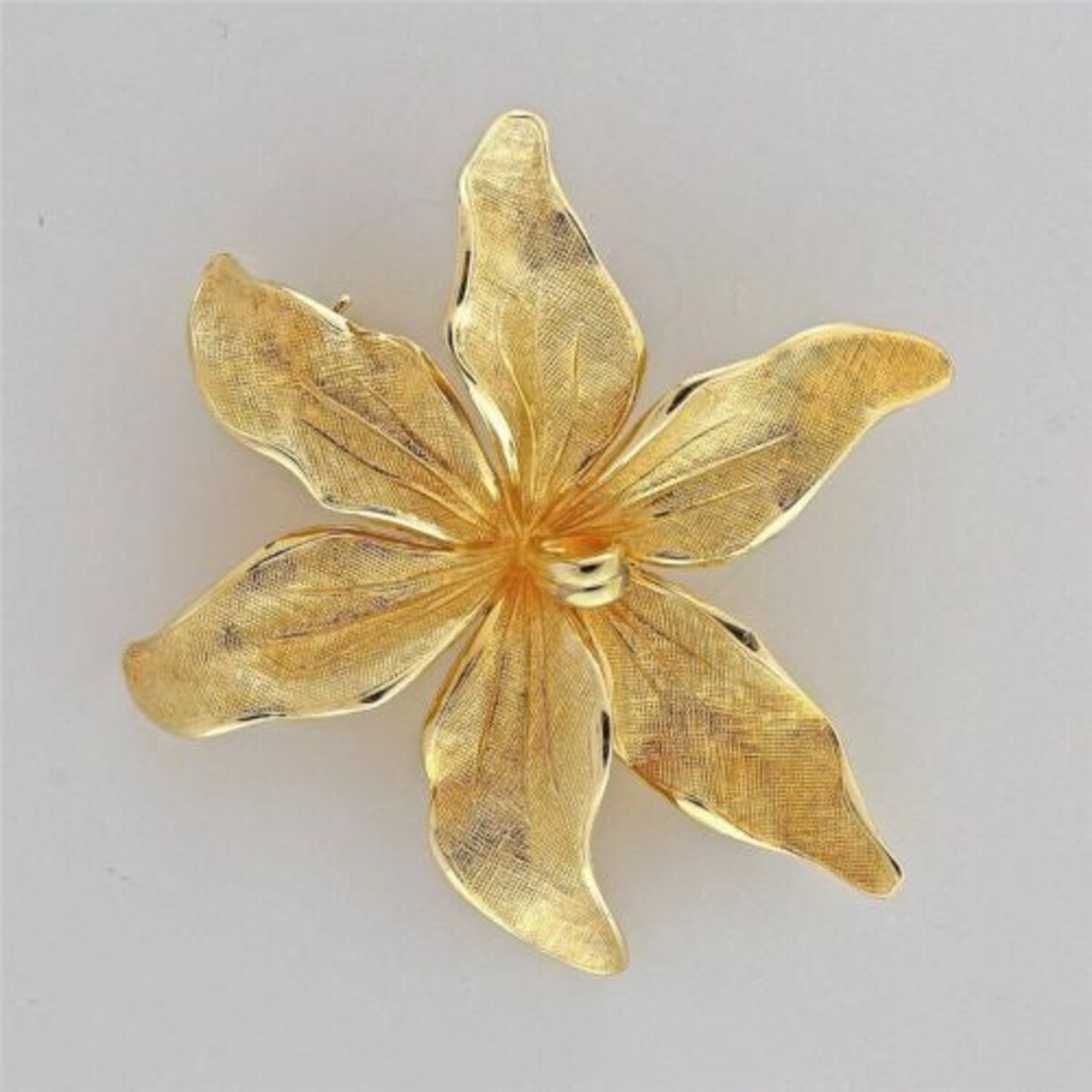 Tiffany & Co. 14K Yellow Gold 3D Textured Flower Vintage Pin Brooch