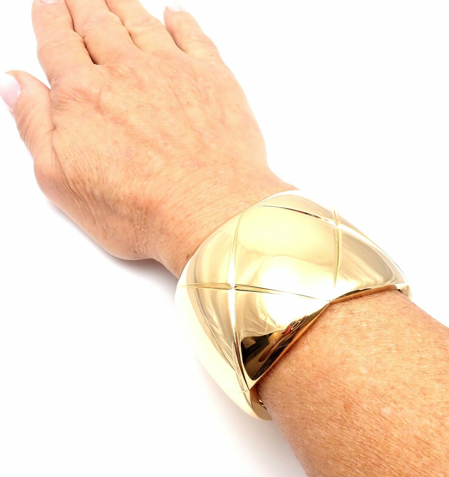 Authentic! Chanel Coco Crush 18k Yellow Gold 2