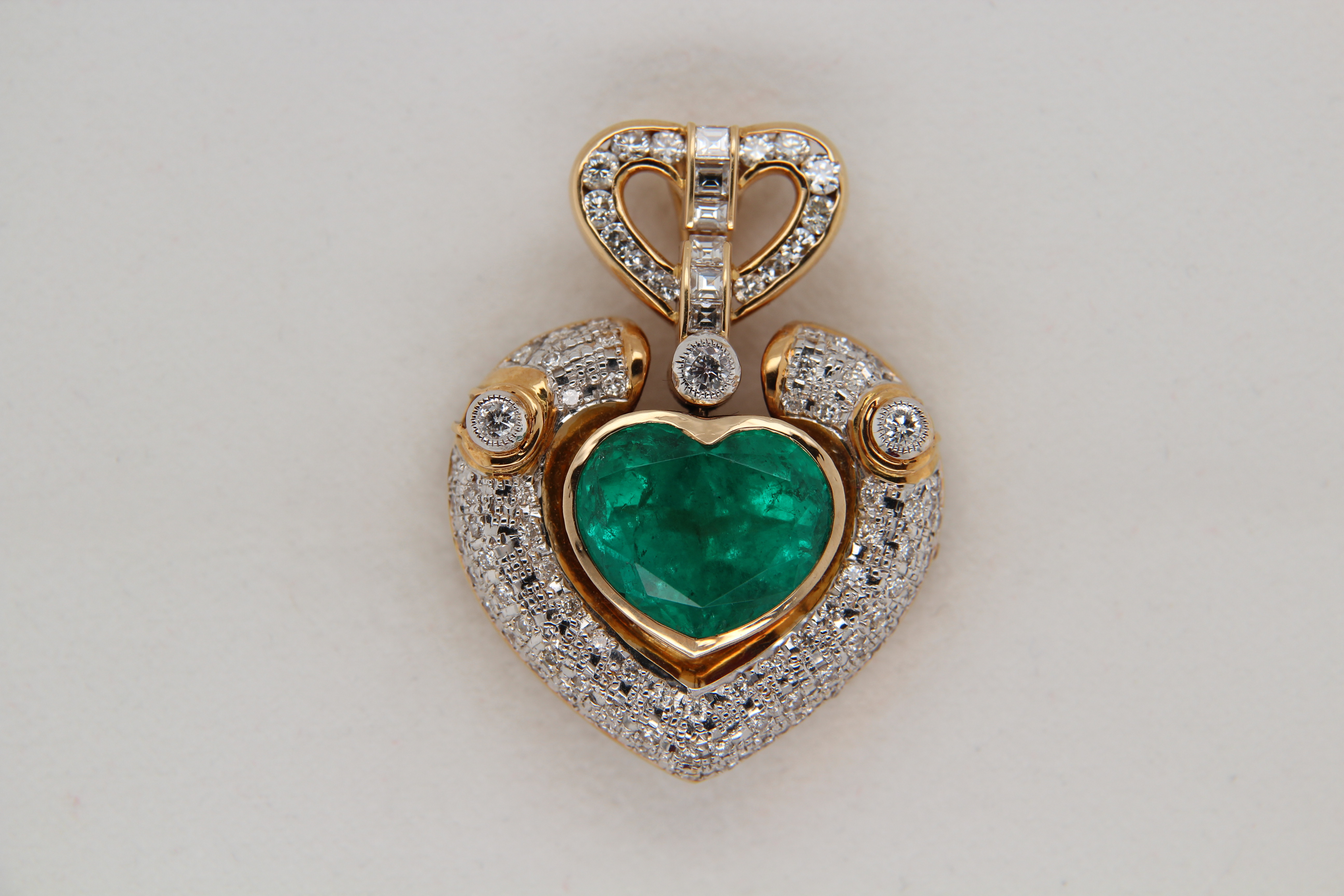 GRS Certified 8.18 Carat Colombian Emerald And Diamond Pendant In 18 Karat Gold