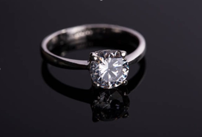 Dreamy Round Brilliant Diamond Ring 1.82 J/VS1 GIA Certified Very Good Cut Grade 100% Natural Diamonds.