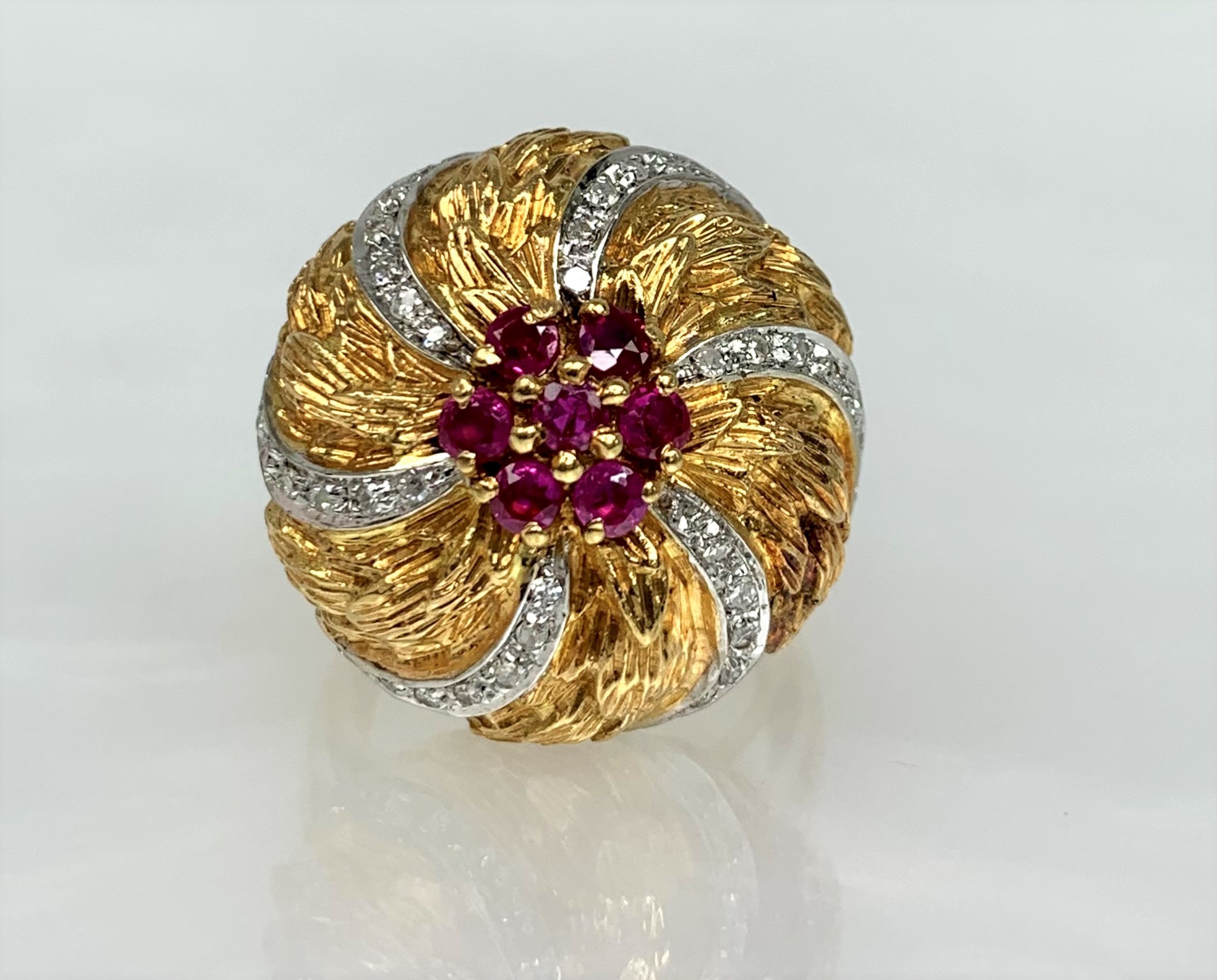 18K Yellow Gold Round Shaped Ruby Diamond Ring