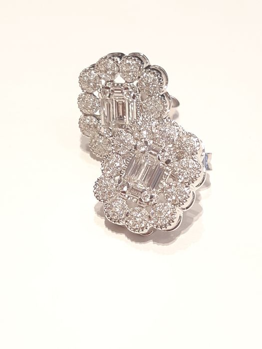 White Gold Diamond Flower Earrings 