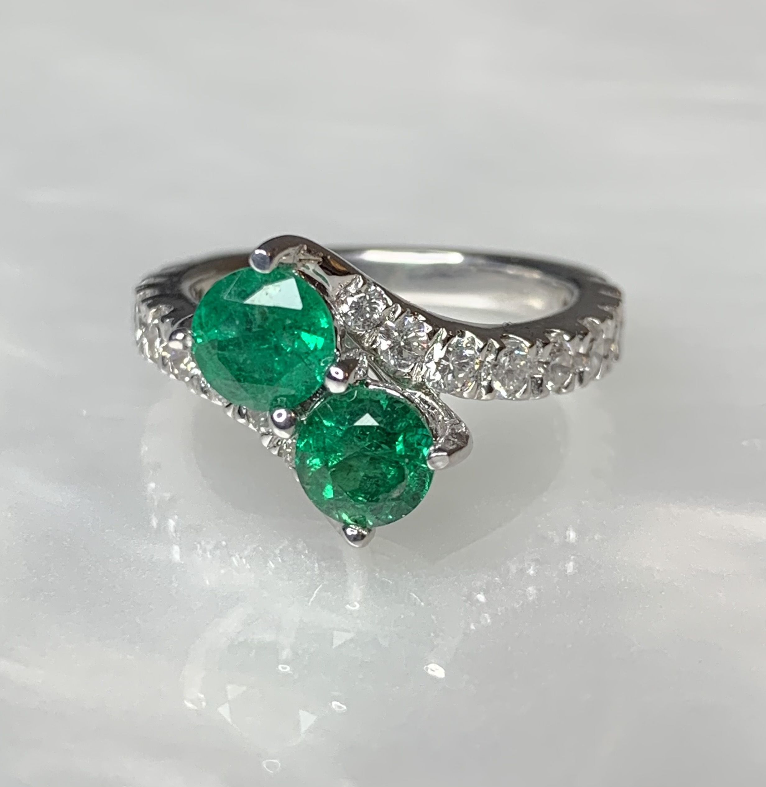 14K White Gold Round Cut Emerald Diamond Ring