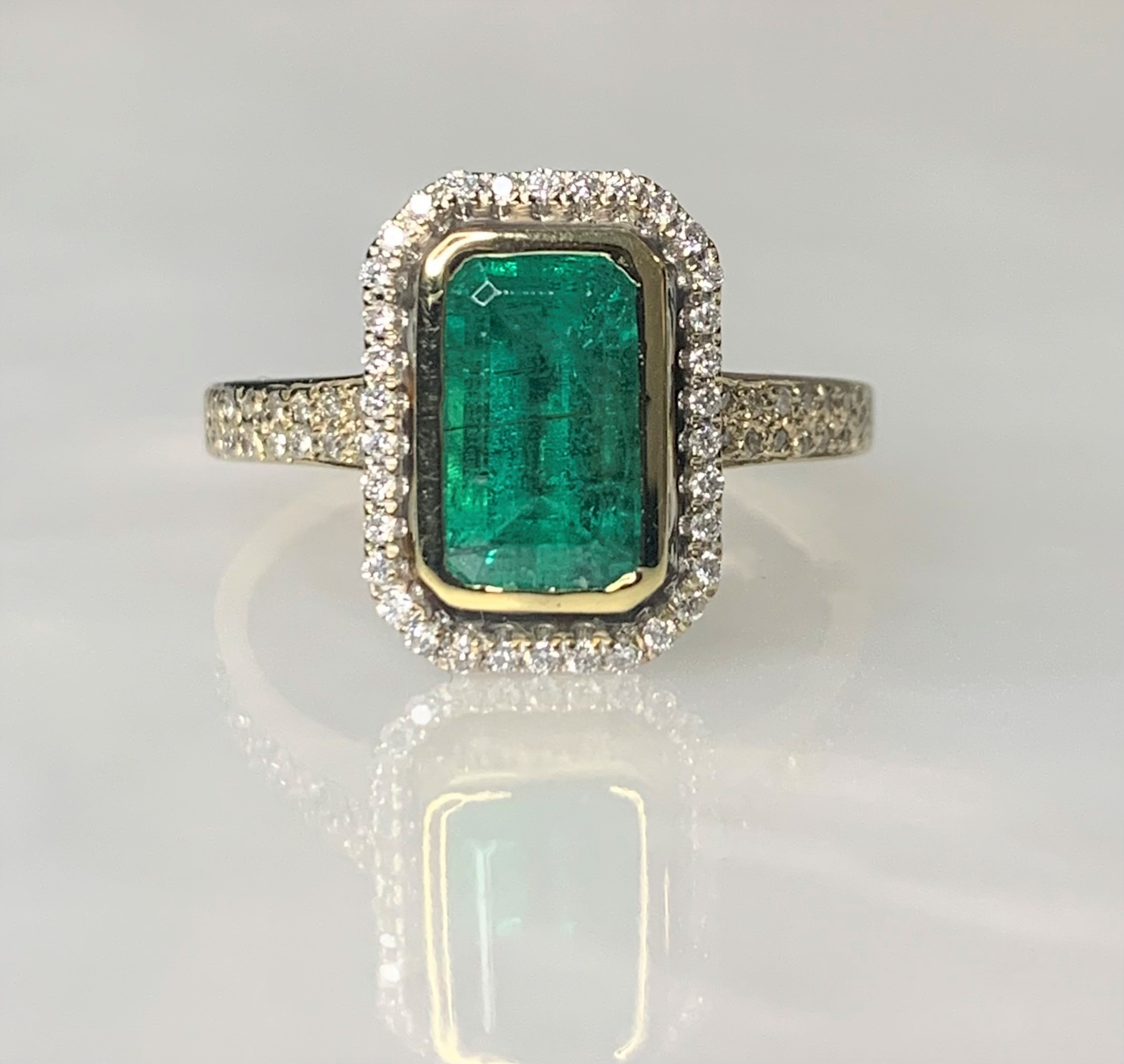 18K Yellow Gold Emerald Cut Emerald Diamond Ring