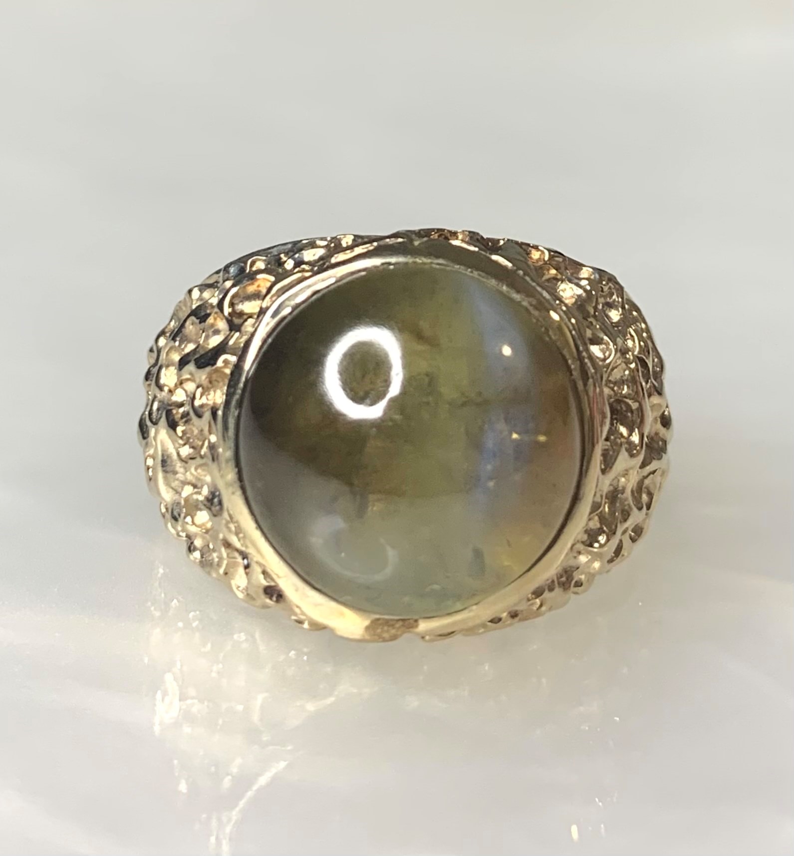 18K Yellow Gold Round Cut Cat's Eye Cabochon Ring