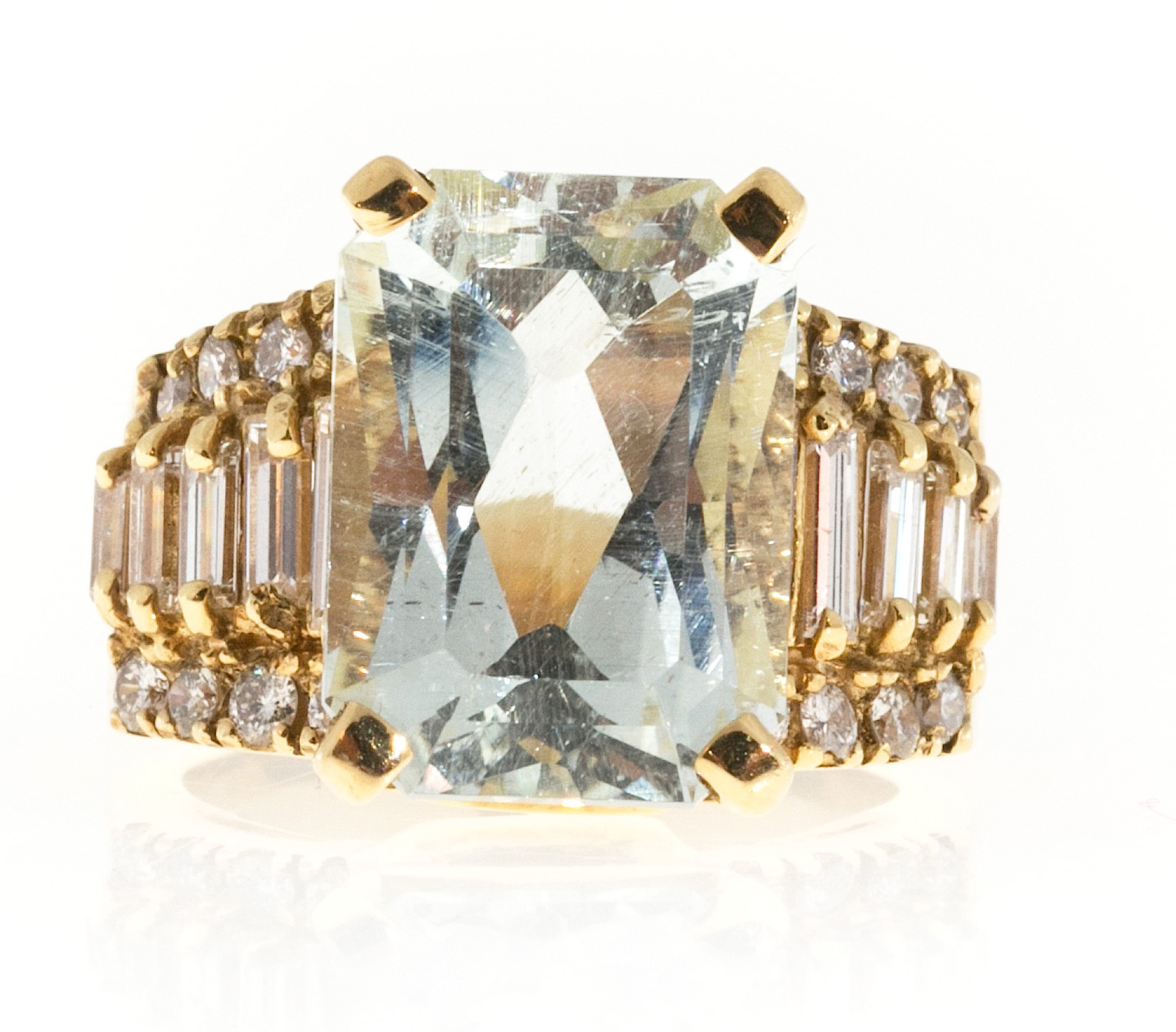 Vintage 18k Yellow Gold 7.00ct  Light Blue Aquamarine and Diamond Ring Size 5.75 